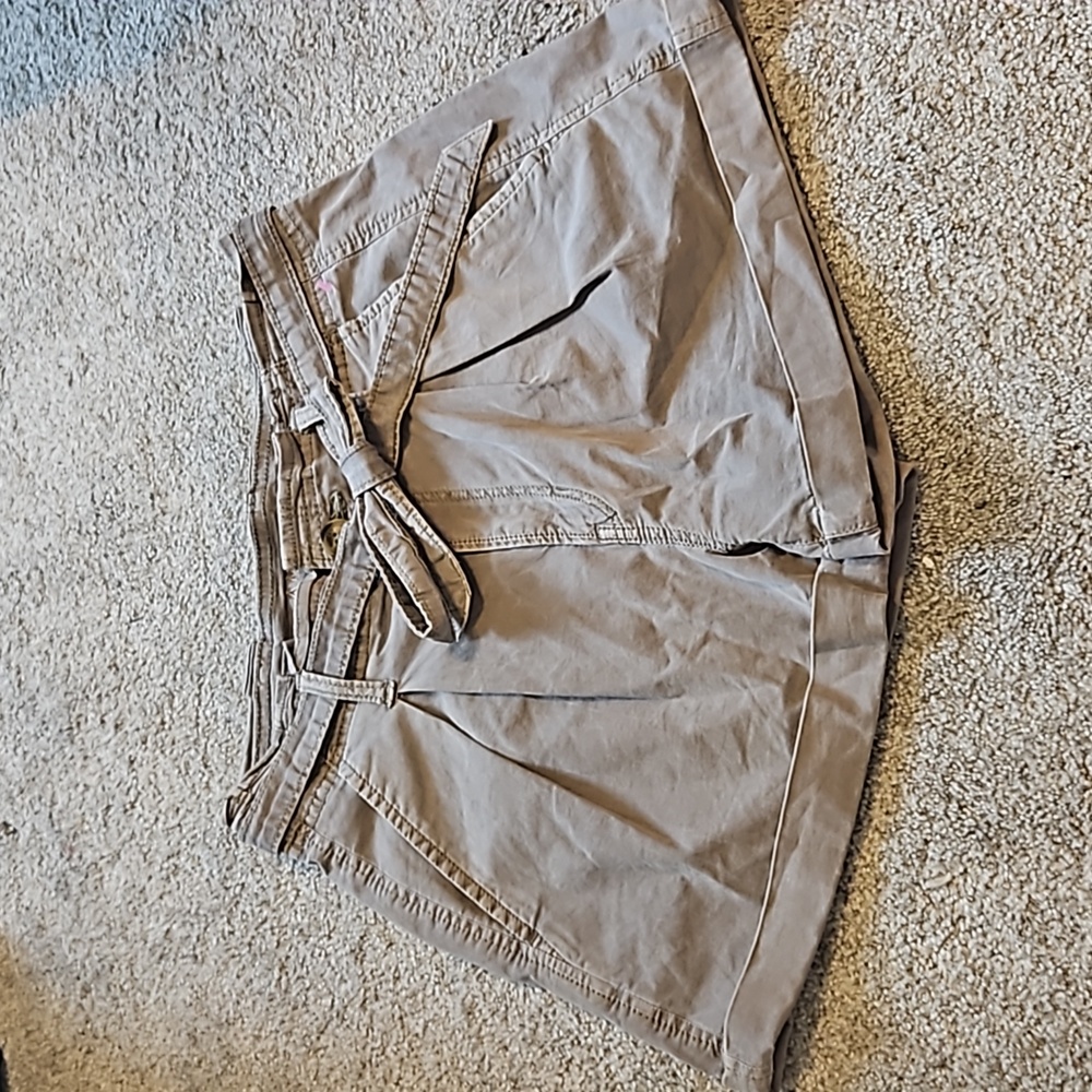 American Eagle Super stretch pleated shorts
